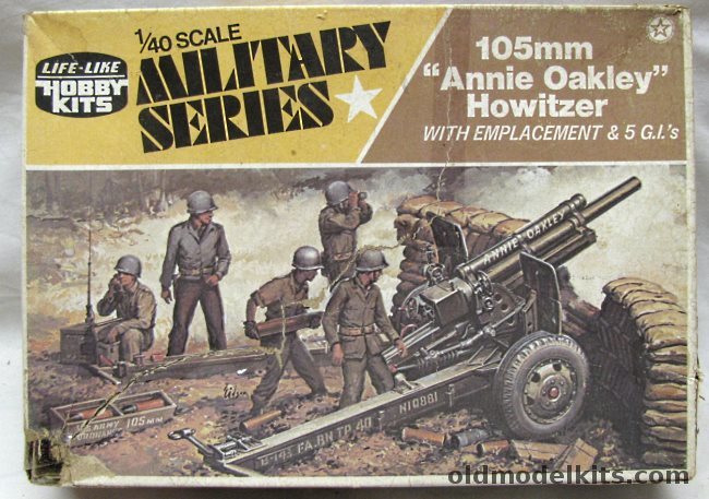 Life-Like 1/40 105mm Annie Oakley Howitzer - With Emplacement and 5 GIs (Ex-Adams), 09653 plastic model kit